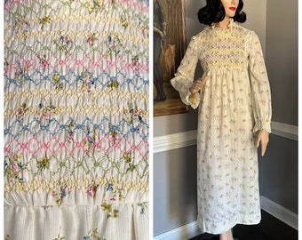 Vintage 1970s Prairie Dress Garden Maxi Dress Smocked Bodice XS/S