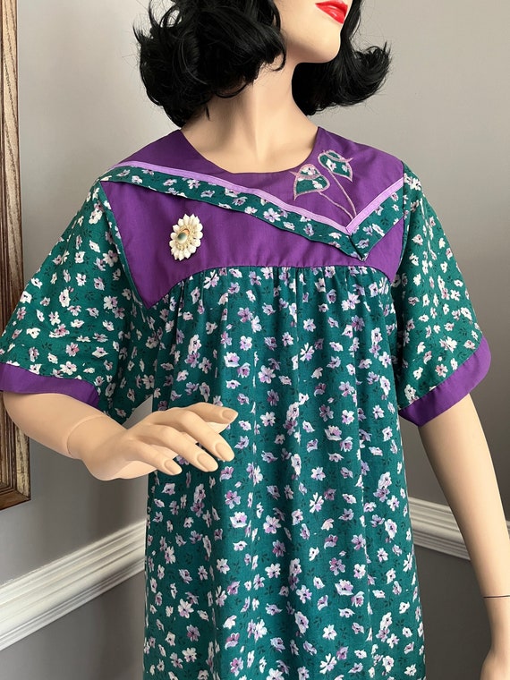 Vintage Hawaiian Dress Muu Muu w/ Cats Eye Shell … - image 2