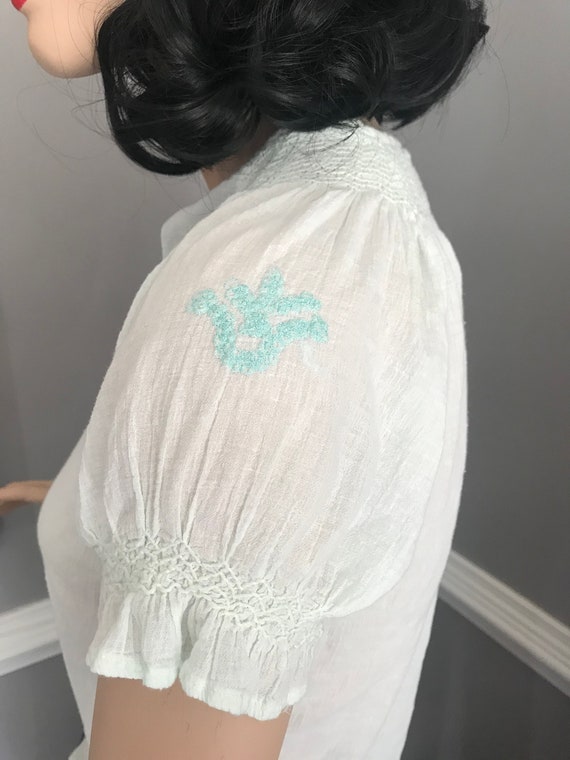 Vintage Pale Green Peasant Top Embroidered Floral… - image 5
