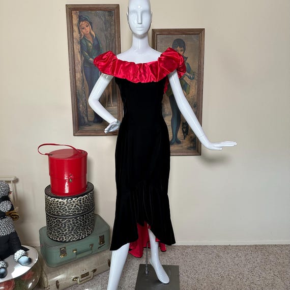 Vintage 80s Vampy Red Satin & Black Velvet Mermaid Formal Prom Dress M/L