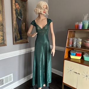 Stunning Vintage Emerald Green Nightgown Full Length Old Hollywood  M/L