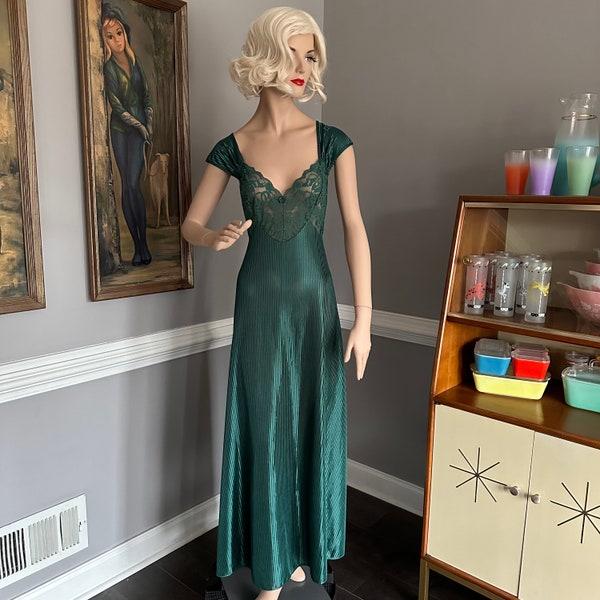 Stunning Vintage Emerald Green Nightgown Full Length Old Hollywood  M/L