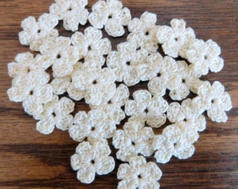 Crochet Cream Flower Appliques, Set of 25