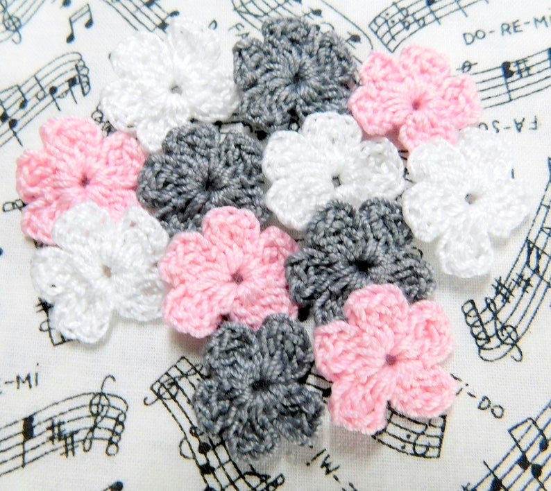 Crochet Stone, Pink and White, Flowers Mini Flowers, Crochet Flower Appliques image 1