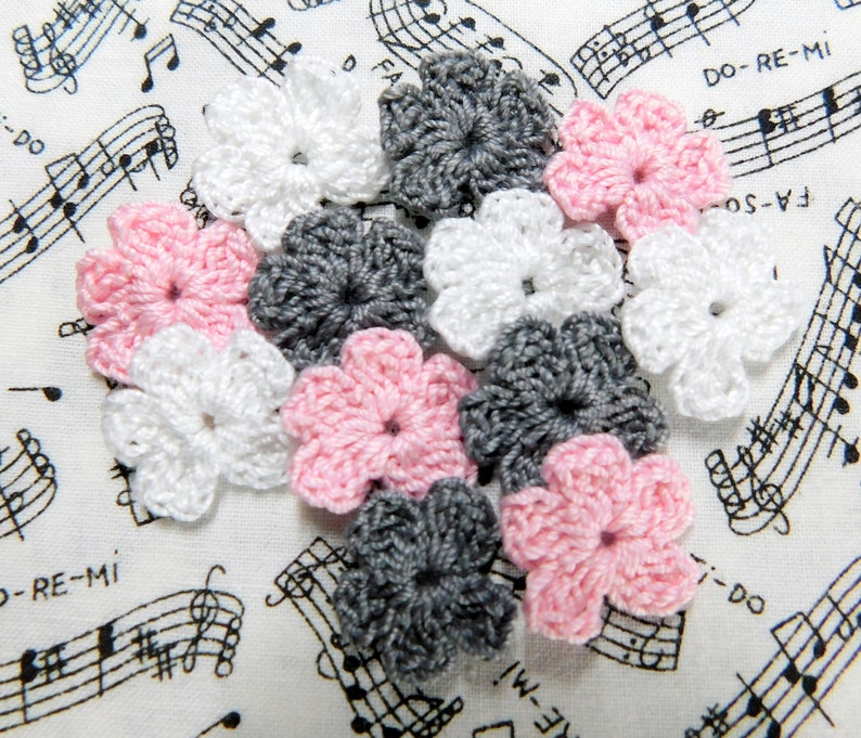 Crochet Stone, Pink and White, Flowers Mini Flowers, Crochet Flower Appliques image 3