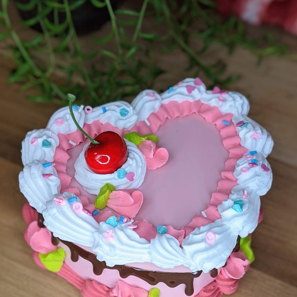 Herz-Schmuckdose ""Cake""."