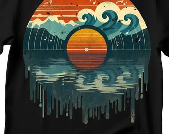 Op de afbeelding: Een vintage-stijl vinylplaat met een zonsondergang- en oceaan-golfontwerp. De plaat smelt in het water, waardoor een uniek en artistiek effect ontstaat.