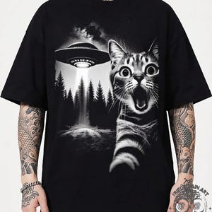 Funny Cat Selfie UFO T-Shirt: Unisex Cotton Comfort image 2