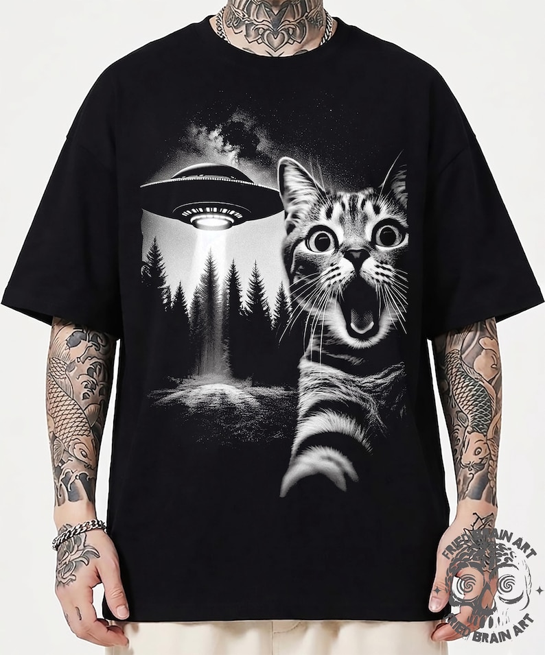 Funny Cat Selfie UFO T-Shirt: Unisex Cotton Comfort image 2