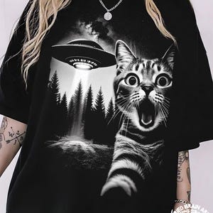 Funny Cat Selfie UFO T-Shirt: Unisex Cotton Comfort image 1