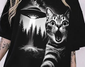 Funny Cat Selfie UFO T-Shirt: Unisex Cotton Comfort