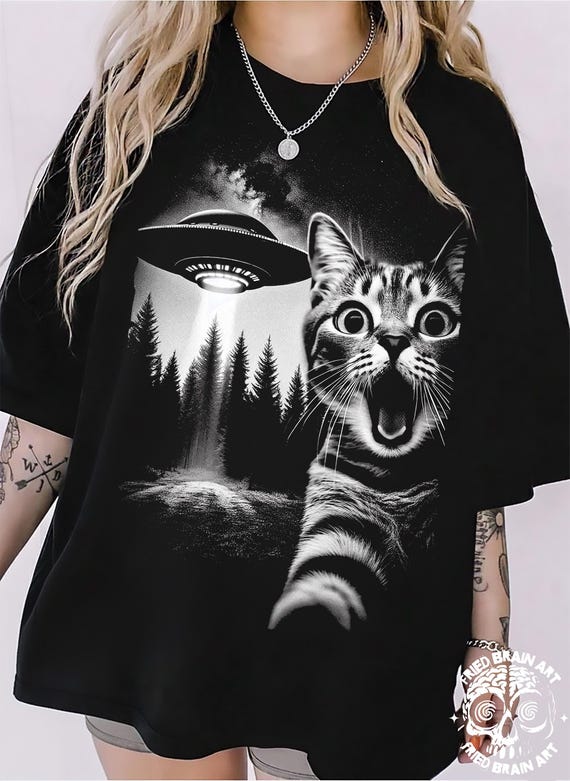 Funny Cat Selfie UFO T-Shirt: Unisex Cotton Comfort
