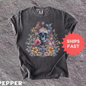 Comfort Colors® Boho Floral Skull Shirt, Floral Skull Shirt, Skelett Shirt, Skull Tee mit Rosen, Halloween Skull Tee, Floral Skull Shirt