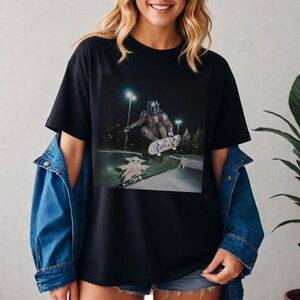 Mandalorian Grogu Skateboardtröja, Rolig Star Wars Baby Yoda Skatepark Grafisk T-shirt för Herrar Damer bild 3