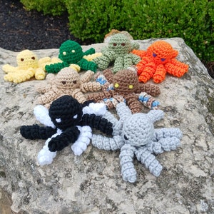 Catnip Cat Toy Octopus. Spiral Tentacles Octopus Handmade in Crochet. Catnip Octopus with Organic Catnip in 8 Color Choices.