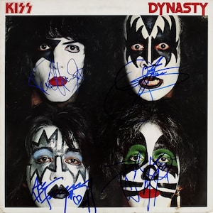 Impresión de 12 x 12 de Kiss Dynasty con autógrafo (copia real del autógrafo de un miembro de la banda Kiss). Portada del álbum autografiada de Kiss Dynasty. Rock and Roll.