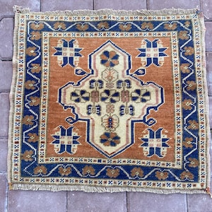 Vintage Turkish Wool Rug: Small Oushak Doormat (2.0x2.3 ft)