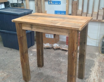 Table en bois rustique, table en bois rustique, table à hauteur de comptoir, table de ferme (34 x 20 x 30 à 40 po. de hauteur)