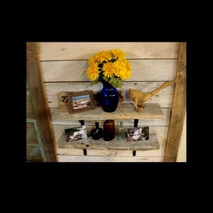 ÉTAGÈRE (1,5 à 2 po. d'épaisseur x 5,5 à 6 po. de profondeur X 25 à 48 po. de long) Ferme rustique, flottante, supports, récupéré, recyclé, bois