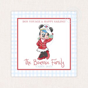 Może przedstawiać: Czerwono-biała metka bagażowa na rejs z kreskówkowym wizerunkiem Minnie Mouse przebranej za kapitana. Tekst na metce brzmi: "Bon Voyage & Happy Sailing! The Bournie Family Cabin: 28474"