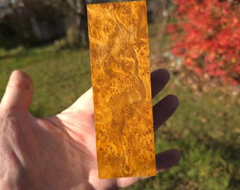 Stabilizowany, łupany blok Cheeseburl/Gempol/Canarywood burl do stosowania w produkcji noży, pierścionków, tokarstwie, jubilerstwie, modyfikacjach pudełek i rzeźbieniu.