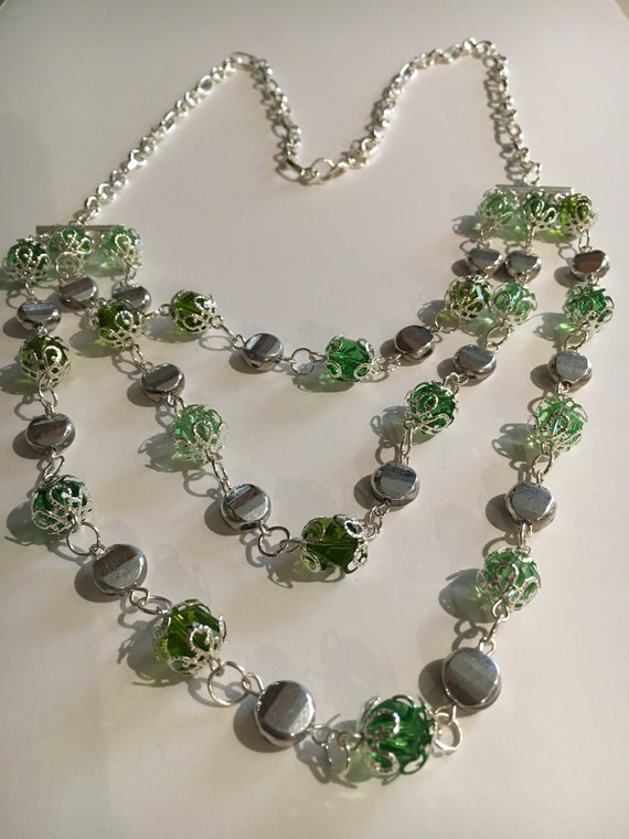 Beaded green long strain necklace