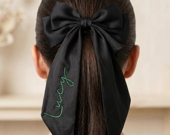 Op maat gemaakte gepersonaliseerde haarstrik op maat geborduurd naamlint elegante satijnen aandenken bruids bruidsmeisje cadeau voor haar