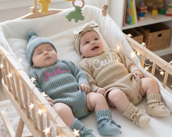 Macacões combinando personalizados para irmãos, conjunto com nome bordado à mão para irmão e irmã, presente para gêmeos, roupinhas de tricô combinando para recém-nascidos.