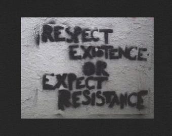 Camiseta Expect Resistence - La historia nos tiene en la mira - Camiseta de protesta por la democracia