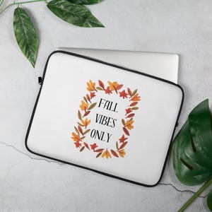 Funda para computadora portátil Fall Vibes Only, funda de temporada naranja y roja, protección para computadora con hojas de otoño, funda universitaria con hojas de otoño