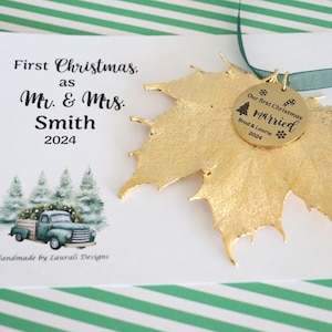 Gold Ahornblatt Ornament personalisiert, Silber Zuckerahornblatt, extra groß, Weihnachtsverzierung personalisiert, erstes Weihnachten verheiratet