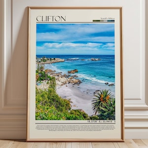 Puede incluir: Impresión enmarcada con una vista panorámica de Clifton Beach en Sudáfrica. La imagen muestra una playa de arena, agua turquesa y cielo azul. La impresión incluye la palabra "Clifton" y coordenadas.