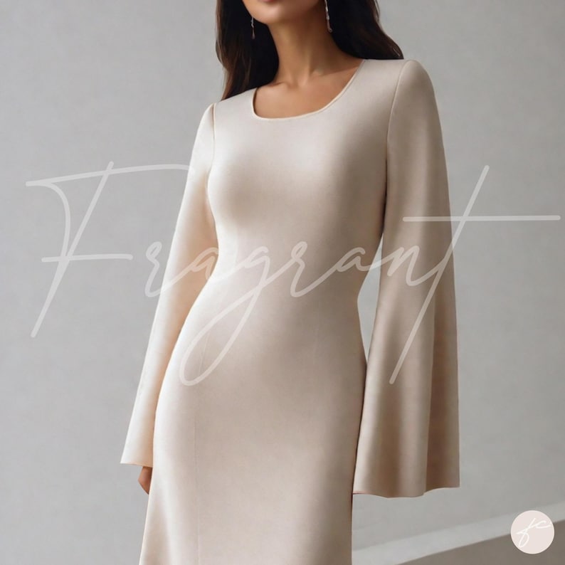 K&ouml;nnte beinhalten: Ein lang&auml;rmeliges, cremefarbenes Kleid mit einem figurbetonten Oberteil und einem flie&szlig;enden, glockenf&ouml;rmigen Rock. Das Kleid hat einen runden Ausschnitt und lange &Auml;rmel, die an den Schultern eng anliegen und sich zu einer Glockenform an den Handgelenken erweitern.