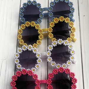 Flower Girl Gift Sunglasses, Daisy Sunglasses, Toddler Gift, Personalized Flower Girl Gift, Accessories,  Girl Birthday Party Favor