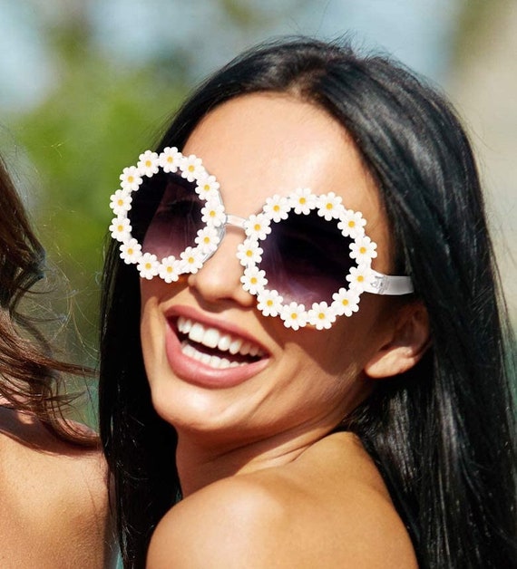 WHITE ONLY 24HR DROP ⬇️ Daisy Rimmed Sunglasses Adult Women Daisy Sunglasses, Flower White Sunglasses, Bride  main image 2