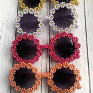 Flower Girl Gift Sunglasses, Daisy Sunglasses, Toddler Gift, Personalized Flower Girl Gift, Accessories, Girl Birthday Party Favor image 3