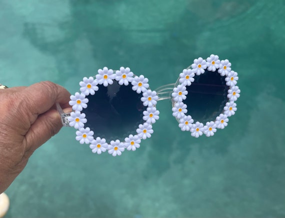 Adult Women Daisy Sunglasses, Flower White Sunglasses, Bride  display picture 1