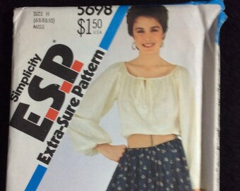 Simplicity Misses' Pullover Blouse And Skirt Pattern 5698 Size 6, 8, 10, Extra Sure Pattern