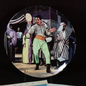Placa de coleccionista Harum Scarum Elvis Presley de Bruce Emmett para Delphi, octavo número de la colección Elvis en la pantalla grande, 1993