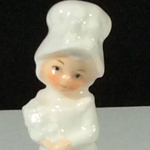 ピンクと白のトロピカルフラワーの若い女性の席札ホルダー、エネスコ社製、マルリマスターピース、ボーンチャイナ、置物、1975年、女の子、ボンネット