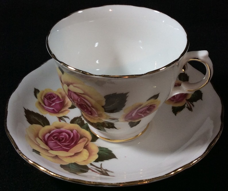 Royal Vale Bone China Made In England Rose Tea Cup And Saucer Roses Flowers Gold Trim Floral