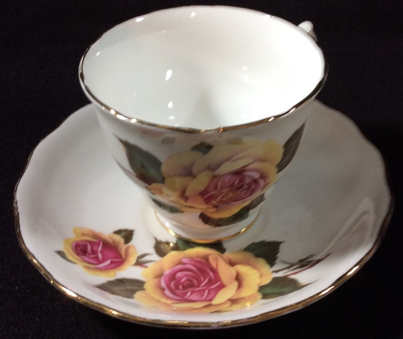 Royal Vale Bone China Made In England Rose Tea Cup And Saucer Roses Flowers Gold Trim Floral