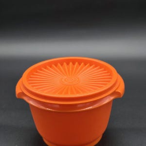 Vintage Tupperware Bright Yellow Servalier Bowl With Lid, 20 Ounces, 886-19, 812-25, 3 3/4&quot; Tall And 5 1/2&quot; Across The Handles, Starburst