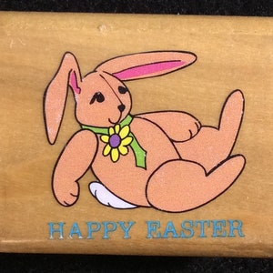 Feliz Conejo de Pascua / Conejo Sello de goma montado en madera de notable, primavera, peluche, peluche, flor, floral, EA1543