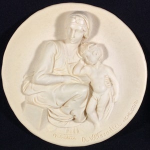 Pensive Madonna 1977 Issue LaScala Grand Opera Collection, Ivory Alabaster, Italy. Italian, 3-D, Collector Plate, The Bradford Exchange