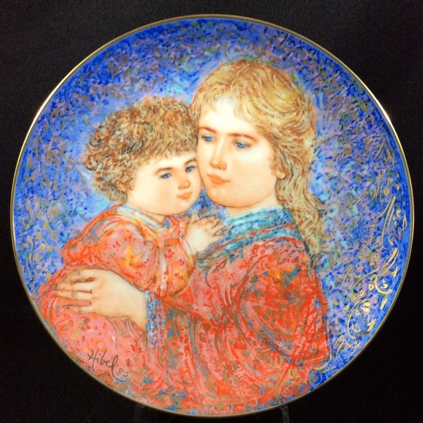 Erica And Jamie Mother And Child 1985 Mother's Day Plate, Edna Hibel, Edwin Knowles, Gold Trimmed, 22 K Gold, Art Collector Plate