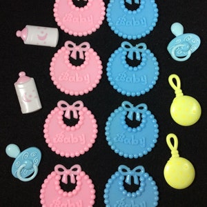 Catorce piezas para favores de bebé, baberos, biberones, sonajero, chupete, caja de sombras, diorama, arte alterado, técnica mixta, ducha, nacimiento, bebé, bebé