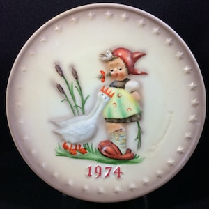 1974 Annual Plate In Bas-Relief, Goose Girl, Goebel, M.J. Hummel, West Germany, Decorative, Commemorative, Collectible