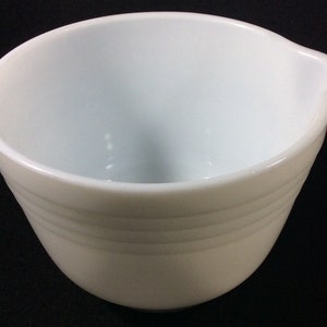 Hamilton Beach Milk Glass Mixing Bowl, Pyrex, Racine Wisconsin, 12,