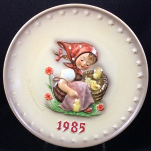 1985 Annual Plate In Bas-Relief, Fifteenth Edition, Goebel, M.J. Hummel, West Germany, Decorative, Commemorative, Collectible